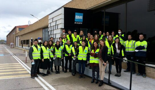Los alumnos de Arquitectura de la Universidad de Navarra visitan la fábrica de BMI