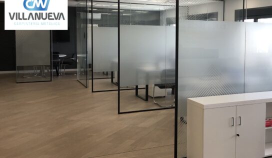 Divisiones de oficina: prepara la vuelta a la oficina, según Carpintería Metálica Villanueva