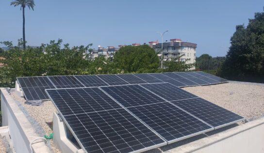 Silicon Valen fabrica paneles solares a prueba de fenómenos climatológicos adversos