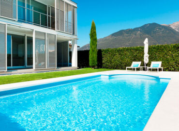 Cómo elegir la piscina de fibra perfecta para tu hogar