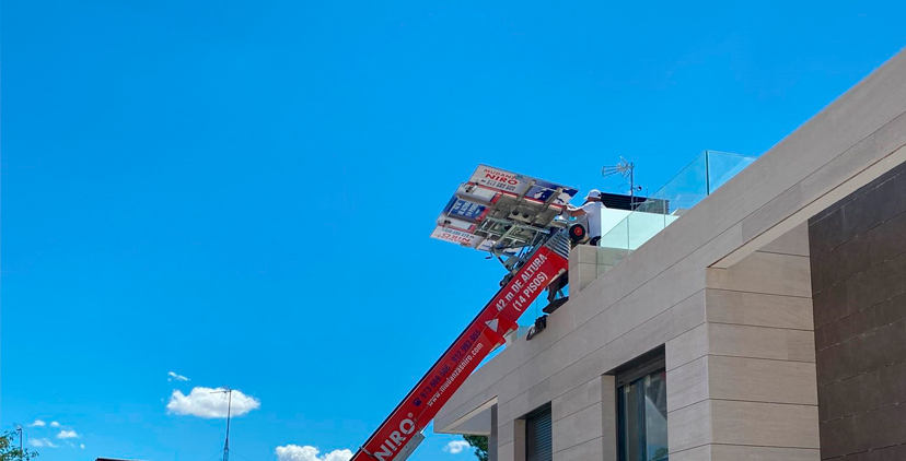 Aplicaciones de gruas elevadoras para placas solares