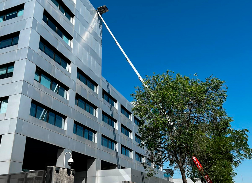 Como el alquiler de gruas elevadoras esta revolucionando la energia solar