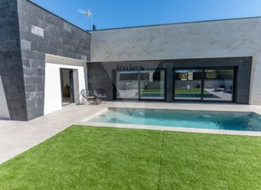 Las casas energéticamente autosuficientes se ven obligadas a engancharse a Red Eléctrica, según Grupo Index