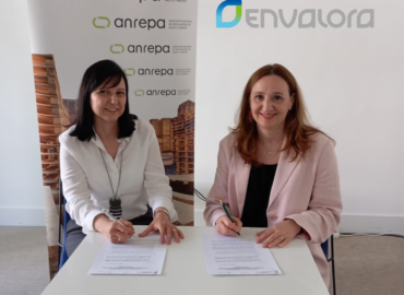 ENVALORA y ANREPA firman un acuerdo para reforzar la trazabilidad y reutilización de los palets y envases de madera