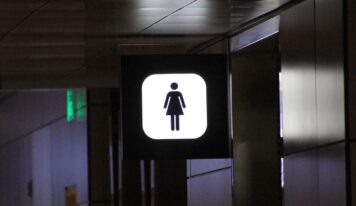 Casi la mitad de las mujeres reconoce haber necesitado productos de higiene menstrual en espacios públicos sin poder acceder a ellos