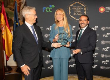 Esther Alcocer Koplowitz, galardonada con el Premio de Oro Eduardo Barrachina 2025