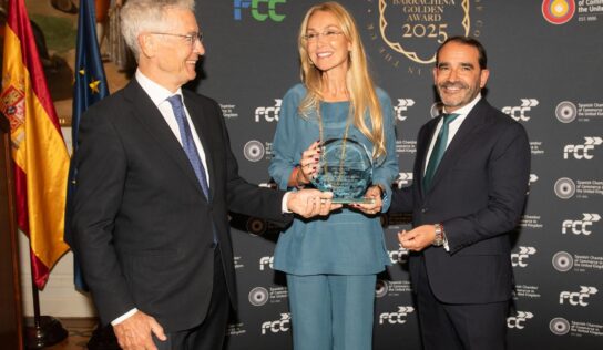 Esther Alcocer Koplowitz, galardonada con el Premio de Oro Eduardo Barrachina 2025
