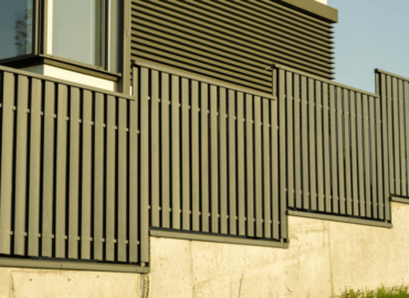 Aluvidal apuesta por la instalación de vallas de aluminio en Zaragoza como solución duradera y estética