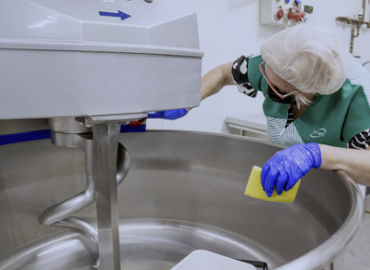 Tot-Net refuerza la seguridad alimentaria con servicios especializados de limpieza en el sector del cacao y la chocolatería