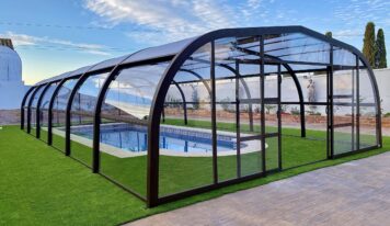 CUBRILAND: marca destacada en fabricación de cubiertas para piscinas