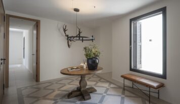 DmasC Arquitectos analiza las diferencias entre un recibidor abierto o uno cerrado