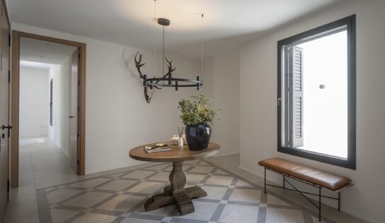 DmasC Arquitectos analiza las diferencias entre un recibidor abierto o uno cerrado