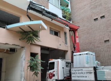 Top Courier refuerza su servicio de camión grúa en Madrid como solución segura para operaciones logísticas especializadas